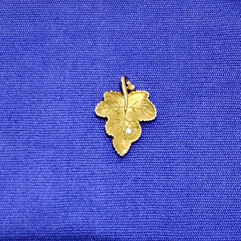 Avon Radiant Leaf Pendant Diamond Rhinestone Accent 1978 Fashion Accents Vintage